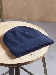 Bonnet en cachemire torsadé, bonnet en cachemire 4 fils ou bonnet en cachemire 2 fils, nous proposons une multitudes de bonnets en cachemire pour homme et femme. Bonnet Cachemire Femme Marine Femme