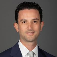 Kirkland Adds Leading Registered Funds and BDC Team