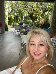 Sara Bollinger's Instagram, Twitter & Facebook