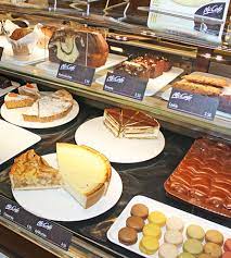Nimm gleich noch einen crunchy ovomaltine muffin, einen luftigen blueberry muffin, ein paar mini donuts, einen cremigen strawberry cheesecake oder, für den kleinen hunger, ein pistachio macaron mit auf den weg. Mccafe Purer Kaffee Genuss Und Susse Snacks In Luzern