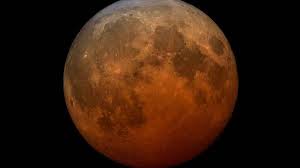 Esta secuencia acelerada de dos horas muestra el eclipse de luna visto desde el observatorio griffith del monte hollywood en los ángeles, california (eeuu). Kk5b Qpcvcvxrm