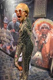 The album was produced by john, clive franks, and, for the first time, chris thomas, who would produce many more albums with john through most of the 1980s and '90s. Stockfotos Elton John Young Bilder Stockfotografie Elton John Young Lizenzfreie Fotos Depositphotos