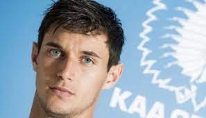 Born 27 november 1995) is a professional ukrainian football striker who plays for gent in the belgian first division a. Roman Yaremchuk V Gente Inoj Podhod Futbik Futbik Com