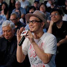He was the vocalist of duo tat ming pair in the 1980s and as the current director for music production company people mountain people sea. N Sesizkjrwam