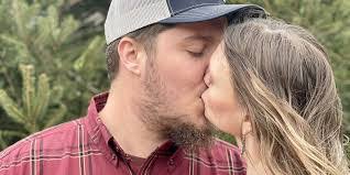 Sarah Calvert's Instagram, Twitter & Facebook