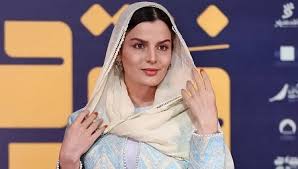 :::Noandish.com::: حضور پرانرژی غزاله اکرمی در اکران «بچه مردم»(عکس)