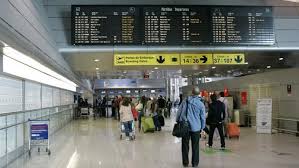 A nossa gama de carros de aluguer em lisboa é composta por carros económicos, familiares, descapotáveis, automáticos, carrinhas, miniautocarros, etc. Covid 19 Aeroporto De Lisboa Quer Ajudar As Pessoas A Regressar A Casa
