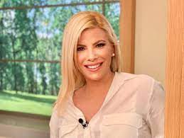 Η αντελίνα βαρθακούρη μίλησε στο down town και μεταξύ άλλων αναφέρθηκε στις δυσκολίες που αντιμετώπισαν με τον σύζυγό της αλλά και την αδυναμία που έχουν στις κόρες τους. Antelina Bar8akoyrh Titloi Teloys Gia Thn Ekpomph Ths Media Thepressroom Gr