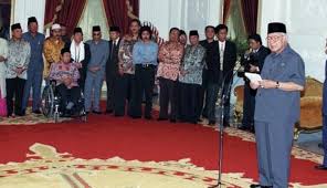 Maybe you would like to learn more about one of these? Mengenal Sosok Cak Nun Budayawan Nyentrik Yang Pernah Hidup Menggelandang Boombastis