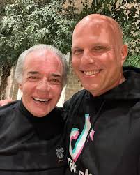 Queridos amigos, Compartilho com vocês mais um momento especial ao lado do  meu grande amigo Ed Siatti — um domingo delicioso com muita pizza e boas  risadas! Superbeijo!