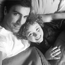 İbrahim çelikkol, 14 şubat 1982, i̇zmit, kocaeli doğumlutürk dizi ve sinema oyuncusu, eski model. Pin On Naten