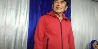 Saat itu, ia pun rela meninggalkan keluarganya demi menikahi sang raja dangdut. Rhoma Irama Bandingkan Lomba Panjat Pinang Dulu Dan Sekarang Kompas Com Line Today