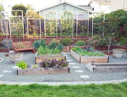 Home Garden Un Jardin Derriere La Maison Joli Jardin Jardins Idees Jardin