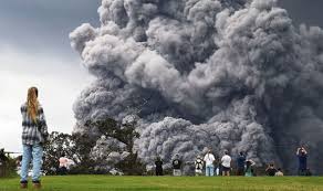 Awesome video of the hawaii tsunami paying us a visit in our normally calm backyard canal. Hawaii Tsunami Warning Officials Speak Out As Locals Fear Volcano To Flood Islands World News Express Co Uk