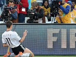 Zuletzt aktualisiert am dienstag 29.juni 2021 um 17:00 uhr. Spielanalyse Muller Schiesst England Ab Deutschland England 4 1 Achtelfinale Weltmeisterschaft 2010 Kicker