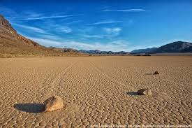 Hasil gambar untuk foto Sailing Stones, Death Valley, US