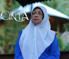 Intan malu dengan keadaan keluarganya, apatah lagi ibunya seorang yang buta disebabkan kemalangan maut. Curi Curi Cinta Episod 25 Layanjer