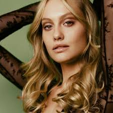 Aliana Lopez's Instagram, Twitter & Facebook