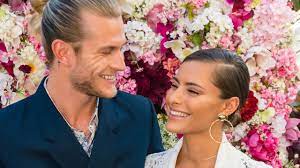 Da loris karius in seinem neuen verein auf der ersatzbank sitzt, ist er nicht in bester laune und das überträgt sich natürlich auf die beziehung. Sophia Thomalla And Loris Karius At The Hfk Summer Party Turtel Premiere People