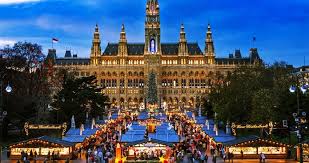 Mai sunt două luni până la sărbătorile de iarnă, astfel că agențiile de turism au ieșit pe piață cu oferte pentru. Piata De Craciun Din Viena 98 Euro P Zbor 3 Nopti De Cazare Travelator