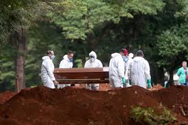 Manaus começa a enterrar mortos por Covid-19 em vala coletiva ...