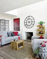 الأحمر لون قوي فكيف تستعملينه في غرفة الجلوس النهار