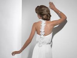 Die typischen kennzeichen für das neckholder kleid? Frisur Fur Ein Neckholder Kleid 25 Ideen Fur Ihre Hochzeit Frisur Hochzeit Ideen Kleid Neckholder Kleid Mit Halsband Haar Styling Halter Kleider