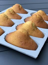 Madeleines Bossues Avec Astuce De Cyril Lignac Recettes De Cuisine Recette Recette Madeleine