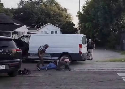 ICE queda bajo presion tras muertes que golpean a familias migrantes