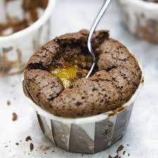 Fondant Surprise Au Chocolat Au Coeur De Confiture Recette Alimentation Recette Fondant Nourriture Delicieuse