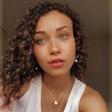 Anastasia Shea's Instagram, Twitter & Facebook