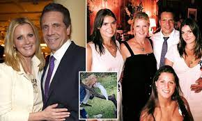 None of cuomo's daughters are married, but one has a. Sandra Lee Opens Up About Her Relationship With Her Ex Andrew Cuomo Daily Mail Online