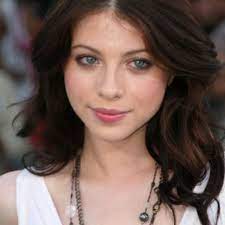 Michelle Trachtenburg For Anastasia Steele She S Perfect Hair Pale Skin Brown Hair Green Eyes Green Hair