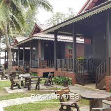 Visitors often make a detour here to visit the town's fishing village and indulge in it's culinary delights. Room Rates Tanjung Sepang Beach Resort