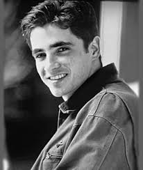 오늘은 30년전 오늘에 돌아가신 페드로 사모라가 생각납니다. When Pedro Zamora was living with AIDS