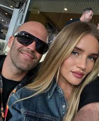 Can I get a Xmas Eve package from that fan of mine that truly loves me  🎄🎄💖