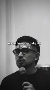 No se llora en cualquier hombro