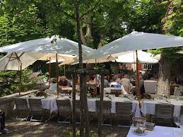 wunderschone gartenwirtschaft mit aufgestelltem personal picture of gasthaus und weingut bad osterfingen tripadvisor