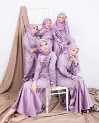 Warna sekunder = orange, ungu, hijau. 10 Ragam Model Seragam Bridesmaid Bertema Warna Ungu Anggun Feminin