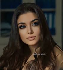 Hande Ercel In 2020 Beautiful Girl Makeup Brunette Beauty Beauty Girl