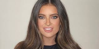 Lexi Young's Instagram, Twitter & Facebook