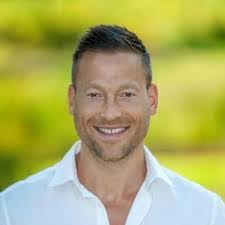 Maximillian Barry's Instagram, Twitter & Facebook