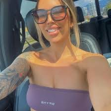 Shari Noel's Instagram, Twitter & Facebook