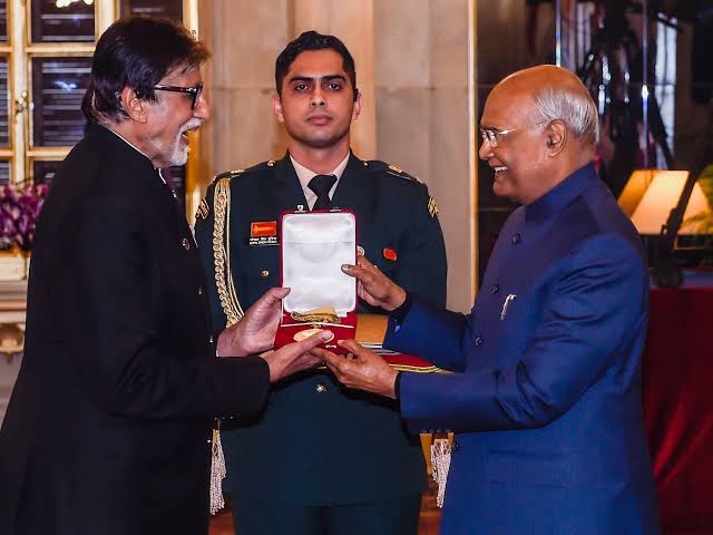 The 50th Dadasaheb Phalke Awards honoured Amitabh Bachchan with India's  highest film honour - for his contribution to Indian cinema, in New Delhi  on Sunday evening. READ | https://bit.ly/2SCThPF