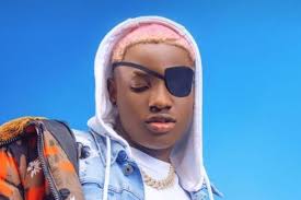 Nigerian rising star, ruger shares an adorable video for his hit song 'bounce'. 3yo4eseusa Qam