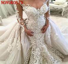 The beautiful lace hugs your curves and cascades down to an elegant floor length. Pin On Trouwen