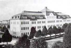 En inblick i hur det är att gå bild och form, estetisk linje på vasaskolan i gävle. Vasaskolan Laroverket Norra Kungsgatan 15 Norr Esplanaden