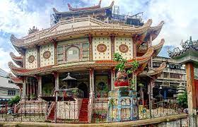 In Hat Yai And Many Other Cities In Thailand Are Full Of Temples This One Is Actually In The Middle Of This Packed Town Right By Kim Yong Market Kimyongtem