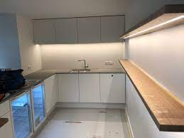 pin van evelien schoonbaert op keuken in 2021 keuken met bar keuken eiken keukens