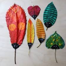 Land Art Et Activites D Automne Avec Enfants De Maternelle Artisanats D Insecte Travaux Manuels Avec Des Feuilles Feuille Automne
